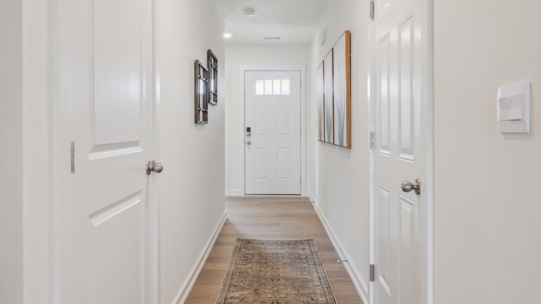 Spacious, unfurnished interior of a new home in Battle Ridge, Jefferson City (Image 17).