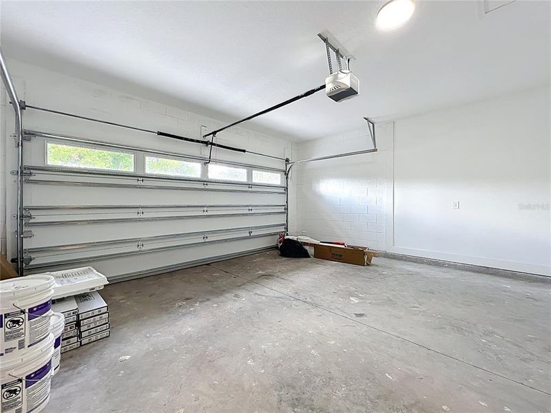 Spacious, unfurnished interior of a new home in , Orlando (Image 44).