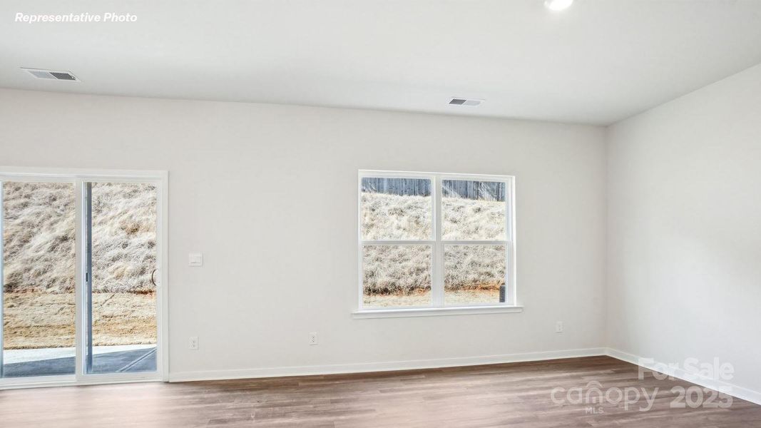 Spacious, unfurnished interior of a new home in Reedy Creek Preserve, Charlotte (Image 15).