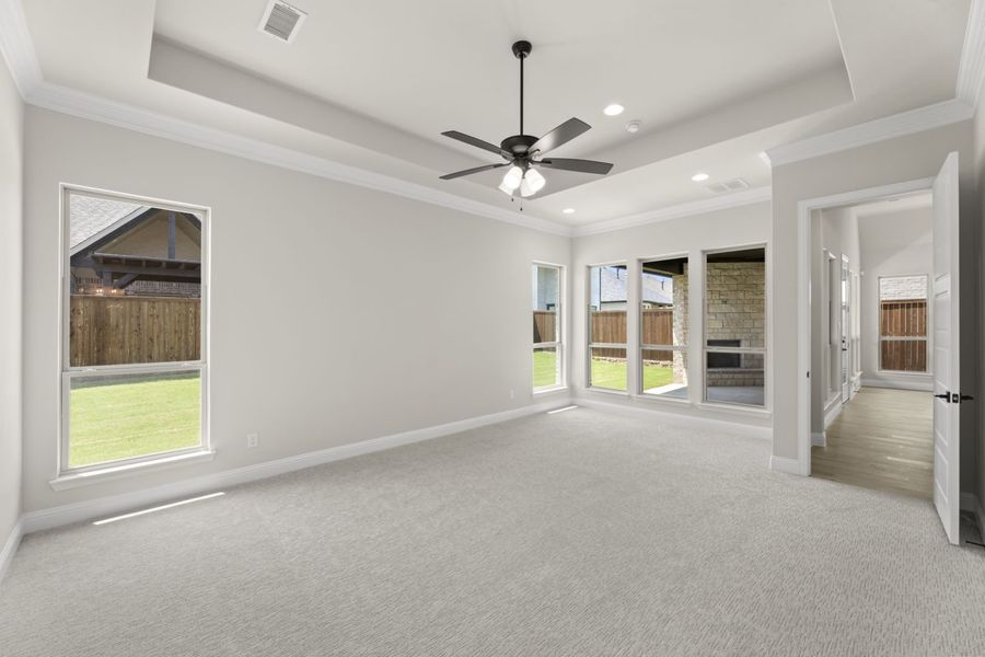 Representative unfurnished interior of a home built from the Stirling by Windsor Homes in Estates at Rockhill, Frisco (Image 25).