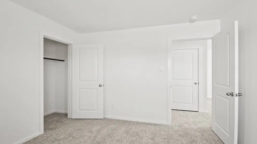 Spacious, unfurnished interior of a new home in Lexington Heights, Willis (Image 25).
