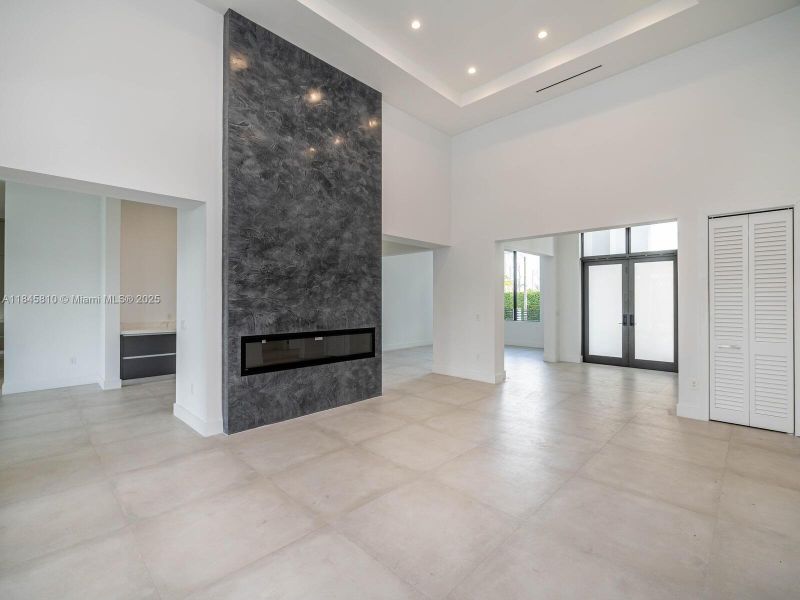 Spacious, unfurnished interior of a new home in , Miami (Image 55).