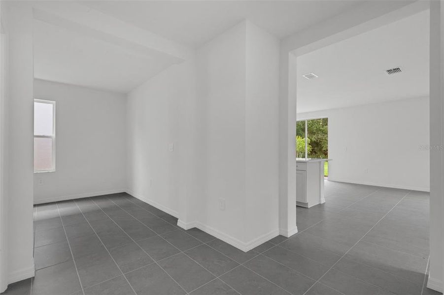 Spacious, unfurnished interior of a new home in Southpointe, Palmetto (Image 32).