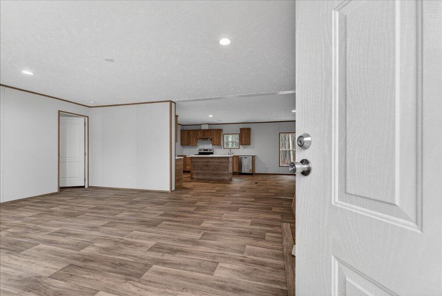 Spacious, unfurnished interior of a new home in , Walterboro (Image 30).