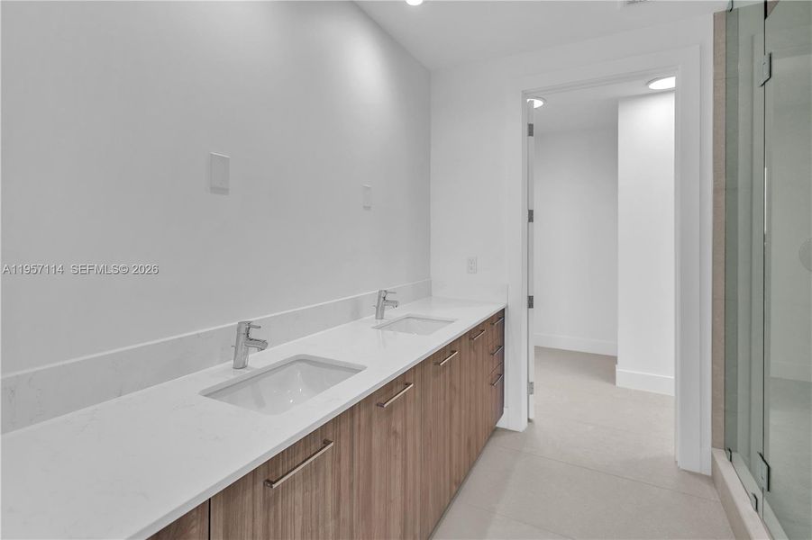 Furnished interior view inside a new home in , Fort Lauderdale (Image 7).