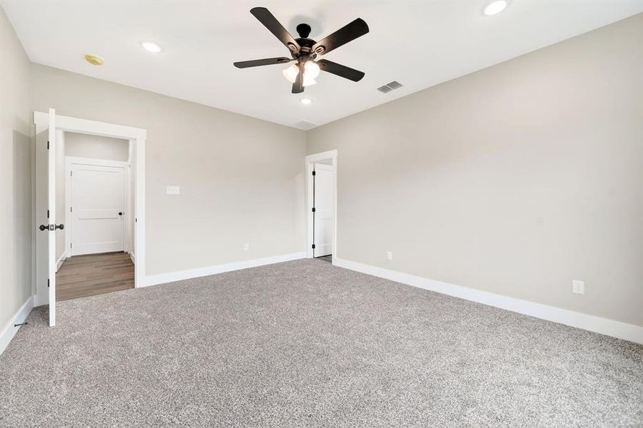 Spacious, unfurnished interior of a new home in , Edgewood (Image 32).