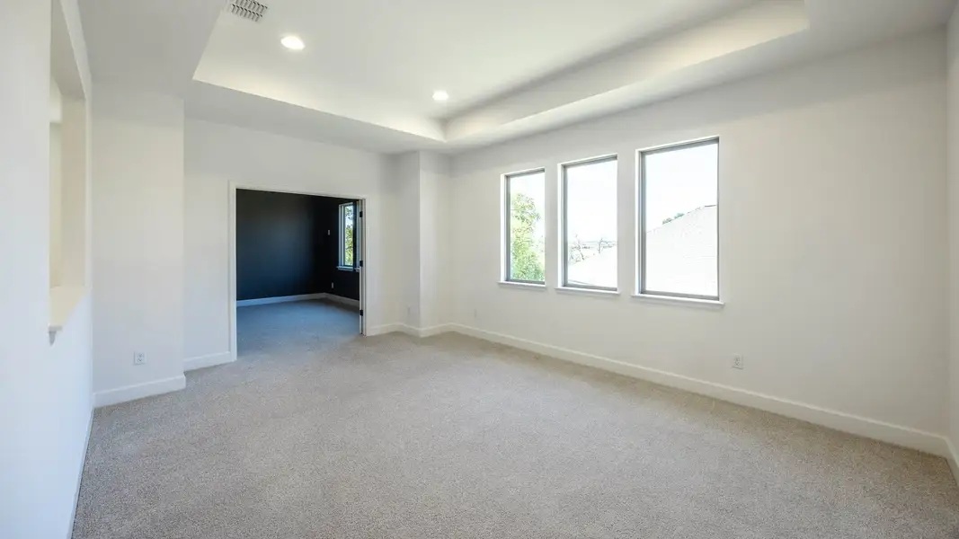 Spacious, unfurnished interior of a new home in Parmer Ranch, Georgetown (Image 8).