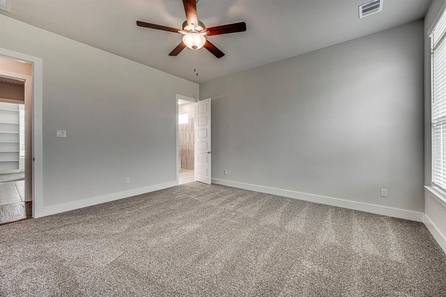 Spacious, unfurnished interior of a new home in Springside Estates II, Waxahachie (Image 10).