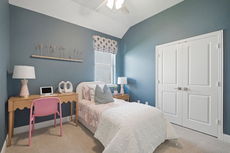 Representative furnished interior of a home built from the Primrose by Beazer Homes in Saratoga, Aubrey (Image 12).