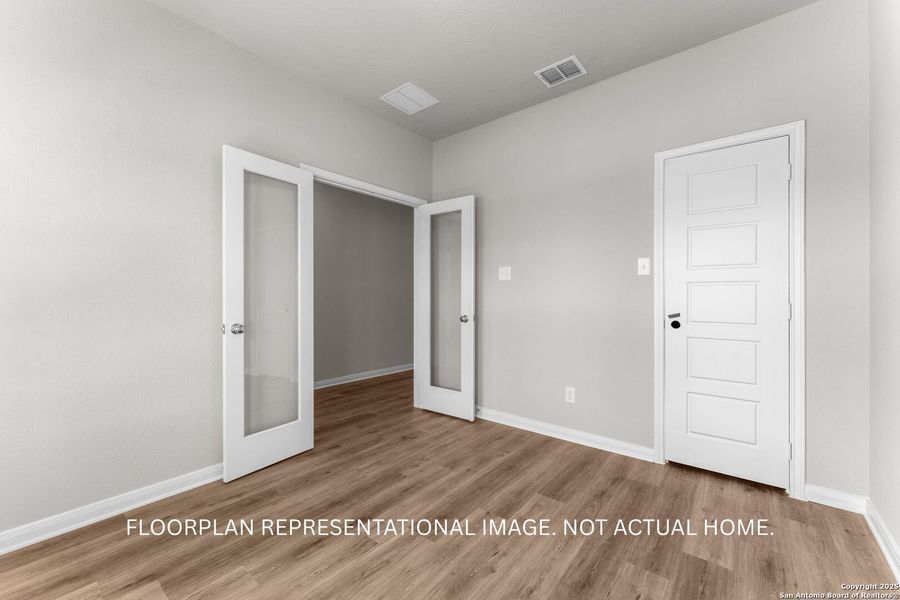 Spacious, unfurnished interior of a new home in Hunters Ranch, San Antonio (Image 16).