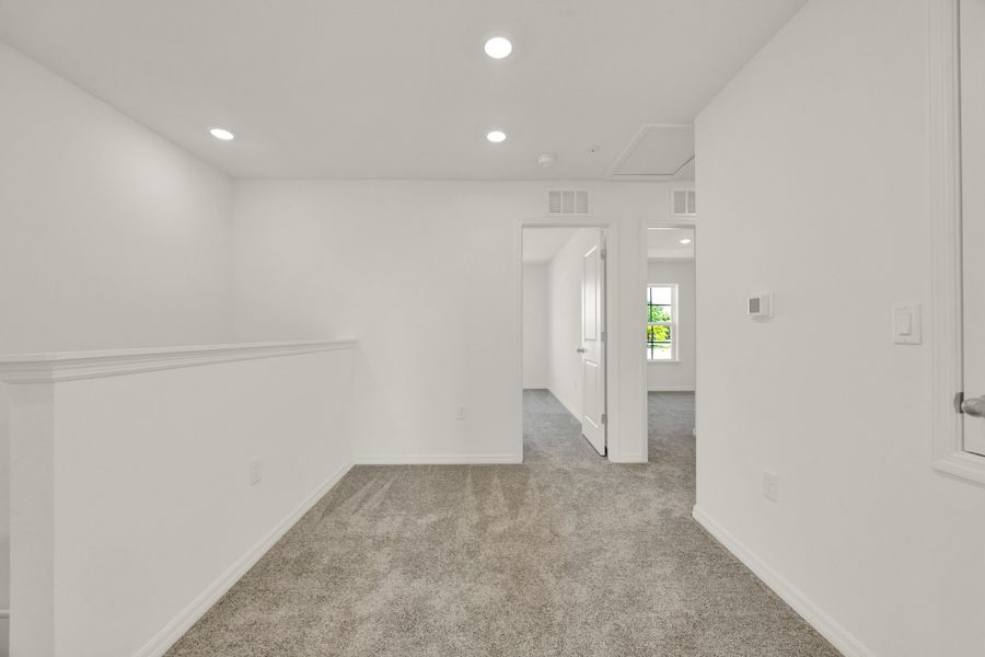 Spacious, unfurnished interior of a new home in Eden Crest, Apopka (Image 18).