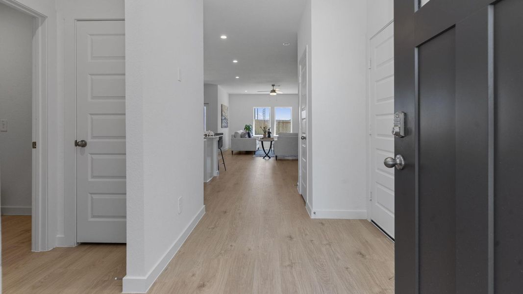 Spacious, unfurnished interior of a new home in Holly Ridge, Rosenberg (Image 23).