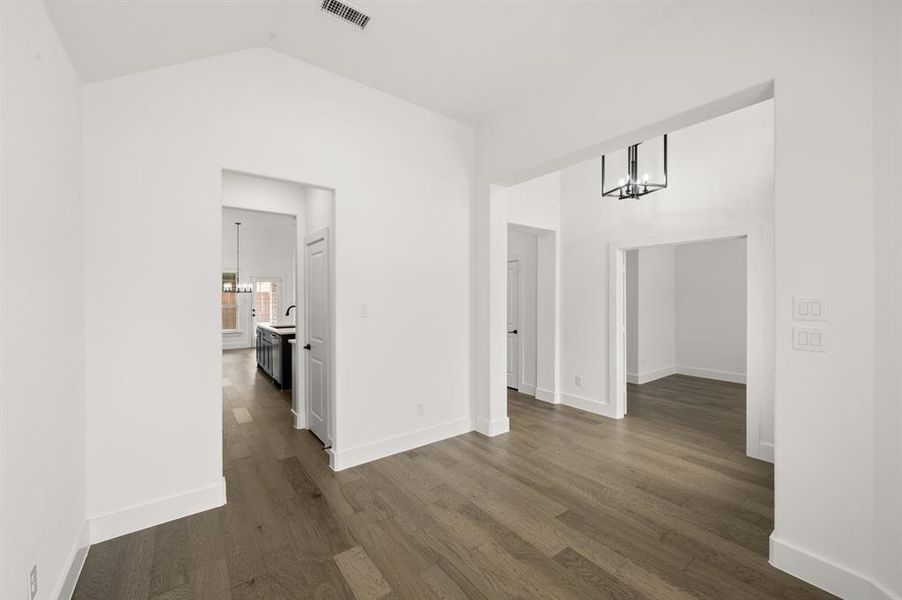 Spacious, unfurnished interior of a new home in Llano Springs, Fort Worth (Image 26).