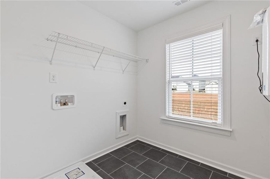 Spacious, unfurnished interior of a new home in , Athens (Image 29).