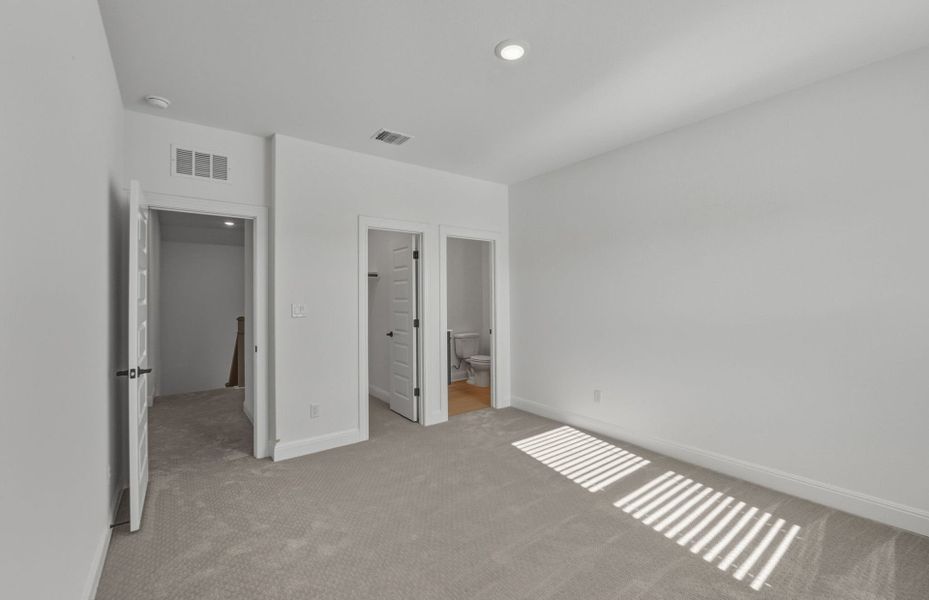 Spacious, unfurnished interior of a new home in Santa Rita Ranch, Liberty Hill (Image 28).