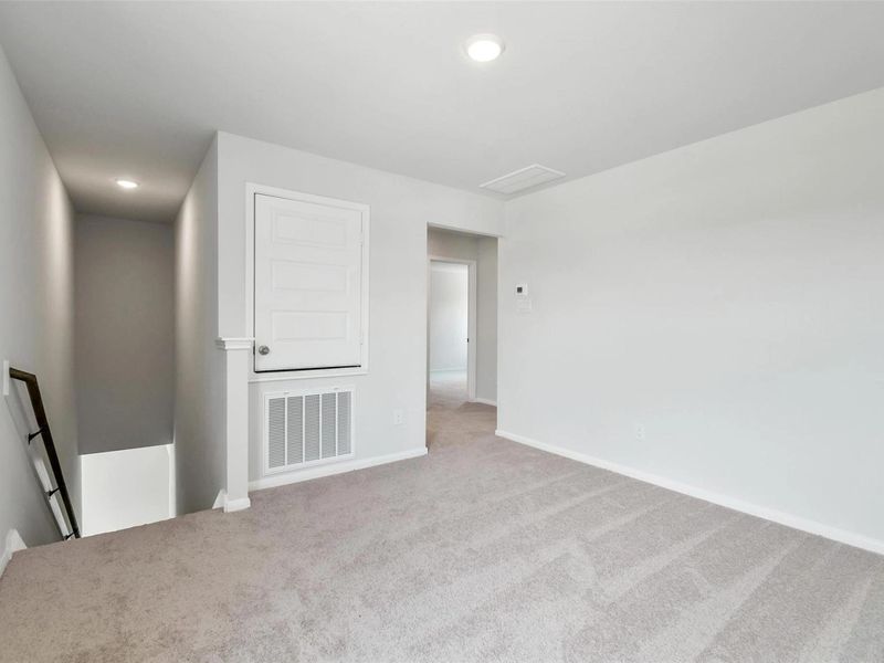 Spacious, unfurnished interior of a new home in Caney Creek Place, Conroe (Image 30).