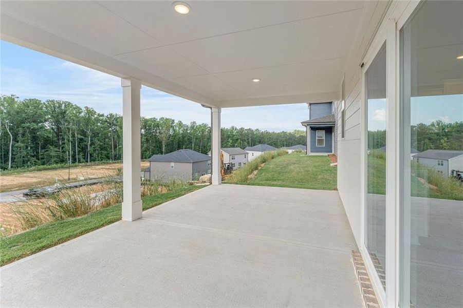 Exterior details and patio area of a home in Parkview Estates, South Fulton (Image 4).