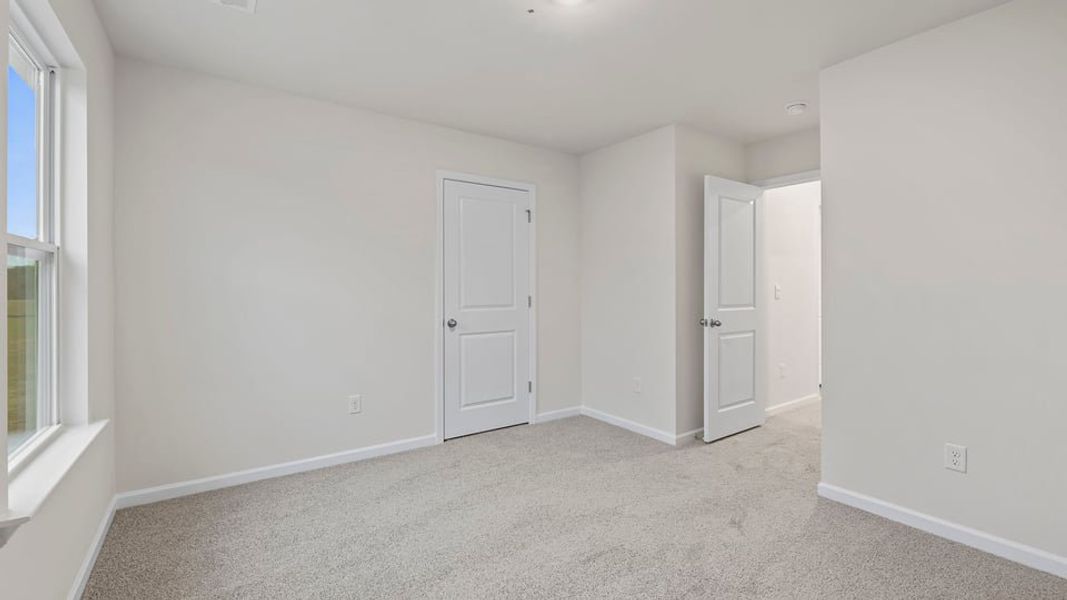 Spacious, unfurnished interior of a new home in Cedar Gap, Fountain Inn (Image 25).