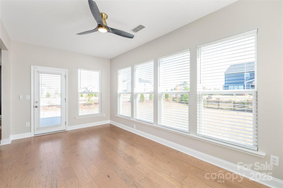 Roomy and Bright Sunroom perfect for relaxing Roomy and Bright Sunroom perfect for relaxing