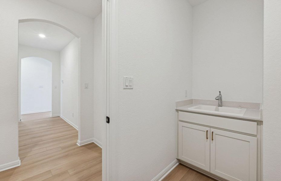 Spacious, unfurnished interior of a new home in Saddleback at Santa Rita Ranch, Liberty Hill (Image 24).