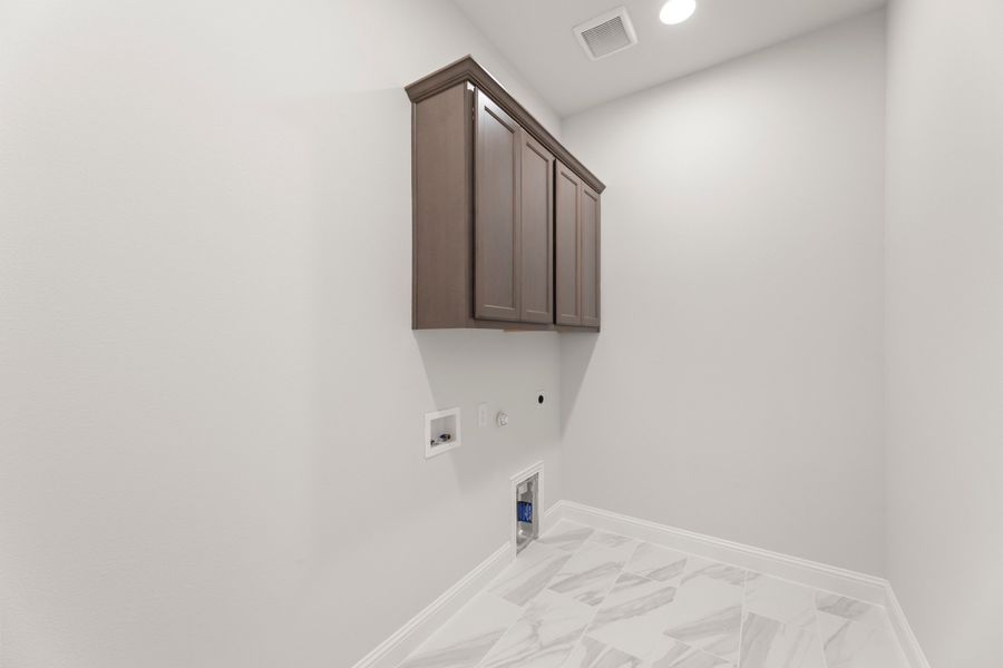 Spacious, unfurnished interior of a new home in Nelson Lake Estates, Rockwall (Image 27).