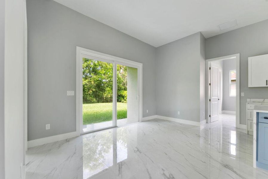 Spacious, unfurnished interior of a new home in , Port St. Lucie (Image 10).