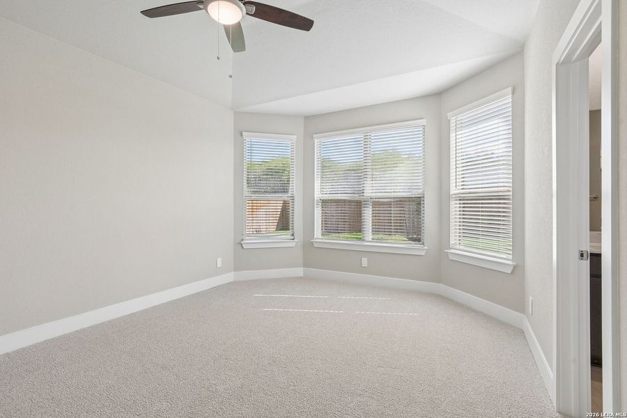 Spacious, unfurnished interior of a new home in Royal Crest, San Antonio (Image 19).