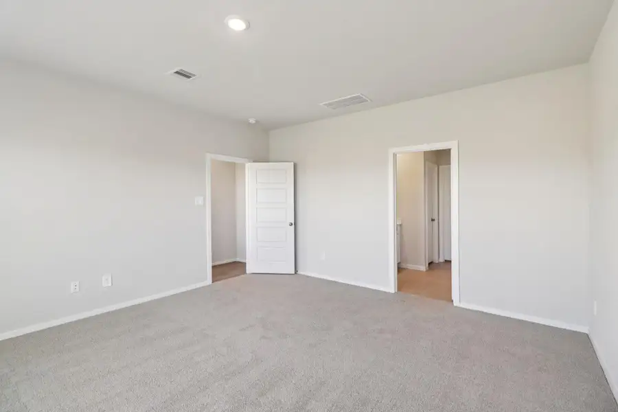 Photo is for illustrative purposes only and may not reflect the exact listing.