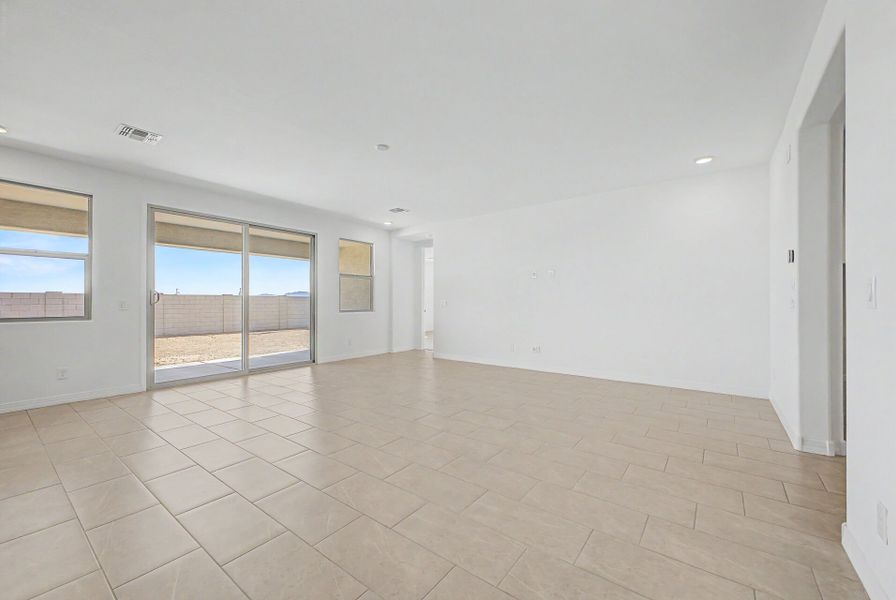 Spacious, unfurnished interior of a new home in Tierra Vistoso, Surprise (Image 7).