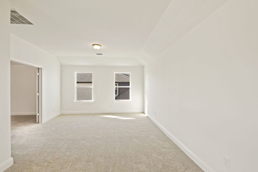 Spacious, unfurnished interior of a new home in Lake Breeze, Lavon (Image 32).