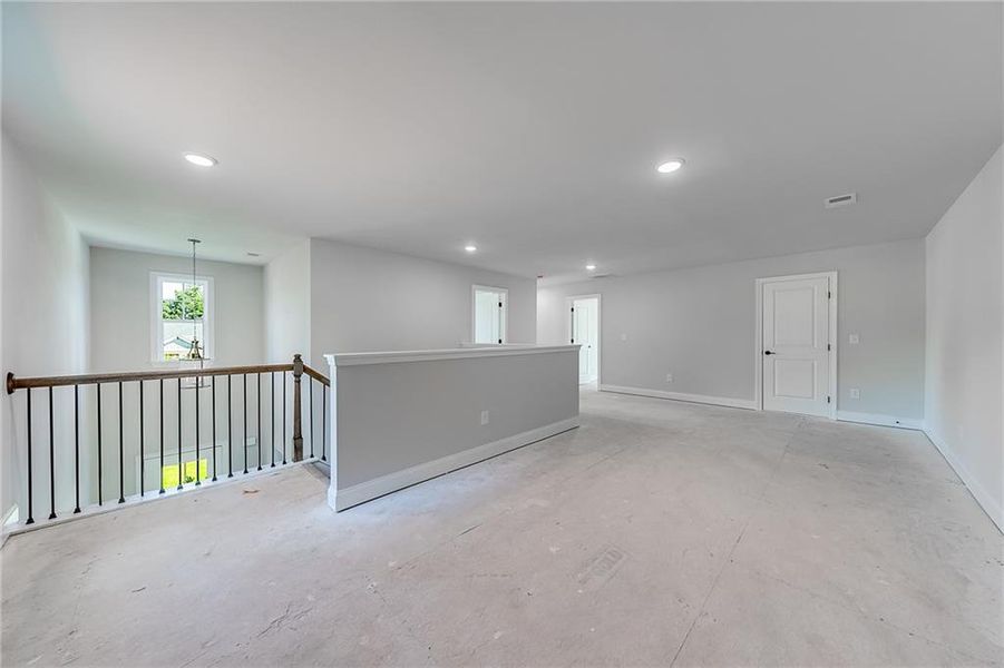 Spacious, unfurnished interior of a new home in , Homer (Image 24).
