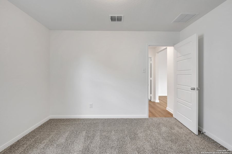Spacious, unfurnished interior of a new home in Park Place, New Braunfels (Image 31).