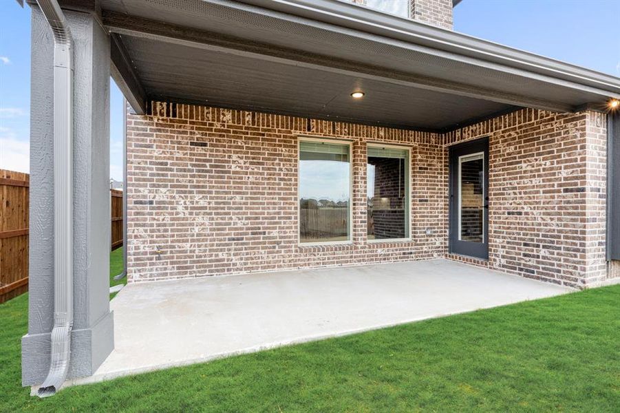 Exterior details and patio area of a home in Sonoma Verde, McLendon-Chisholm (Image 4).