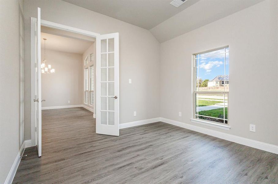 Spacious, unfurnished interior of a new home in Ten Mile Creek Estates, DeSoto (Image 15).