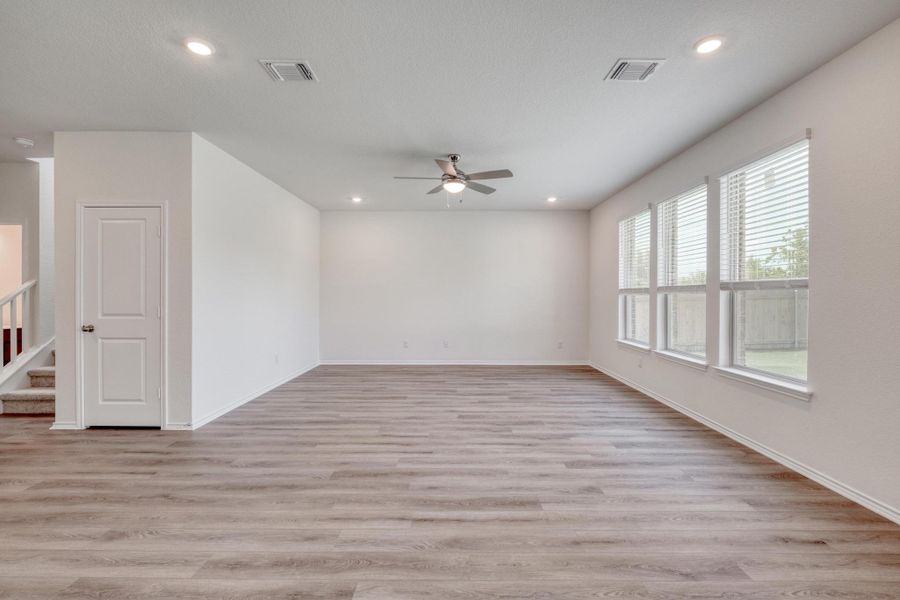 Spacious, unfurnished interior of a new home in Mustang Valley, Manor (Image 21). Spacious, unfurnished interior of a new home in Mustang Valley, Manor (Image 21).