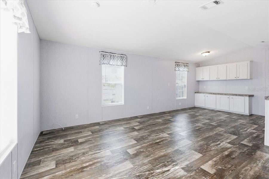 Spacious, unfurnished interior of a new home in , Englewood (Image 12).