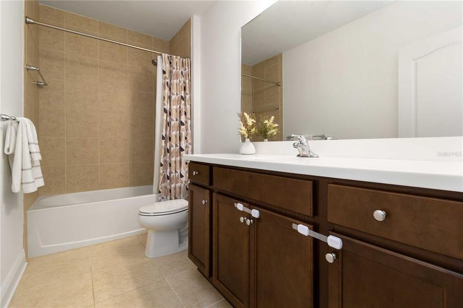 Furnished interior view inside a new home in , Sarasota (Image 32).