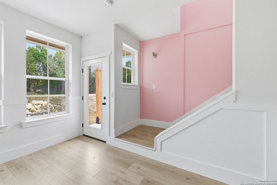 Spacious, unfurnished interior of a new home in , Bandera (Image 19).