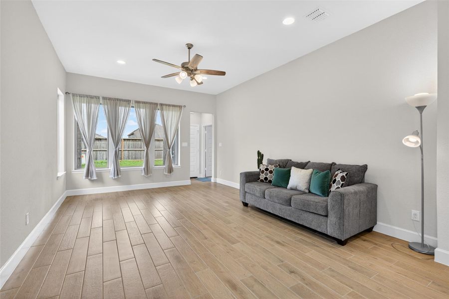 Image 40 of a home in Jordan Ranch.