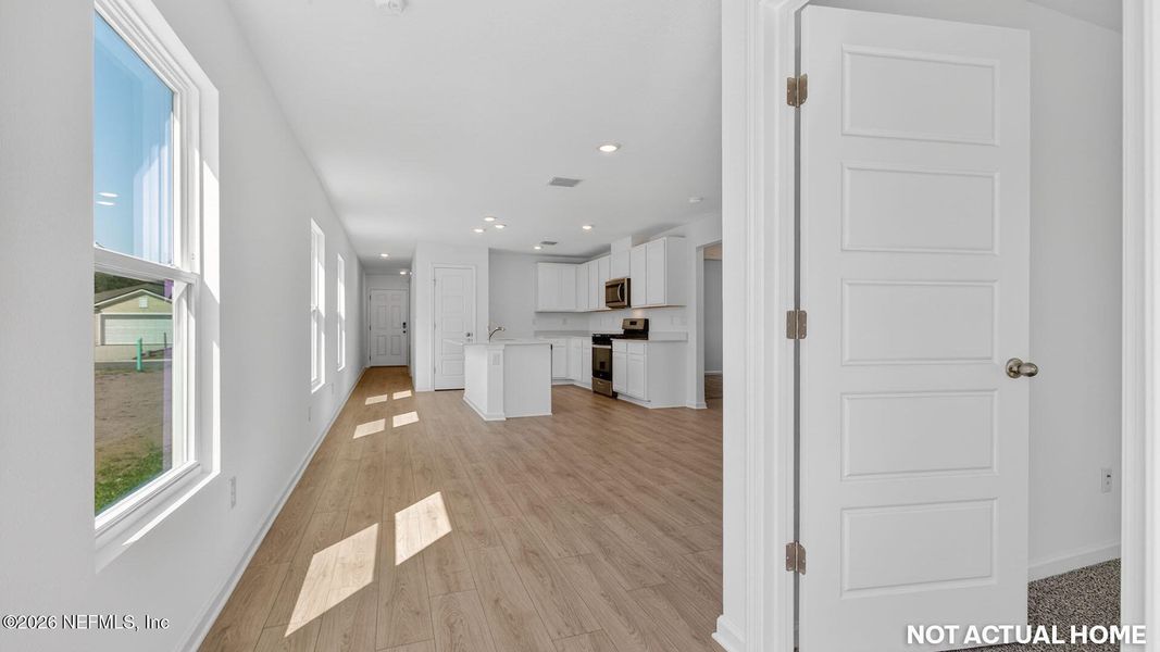 Spacious, unfurnished interior of a new home in Copes Landing, Jacksonville (Image 18).