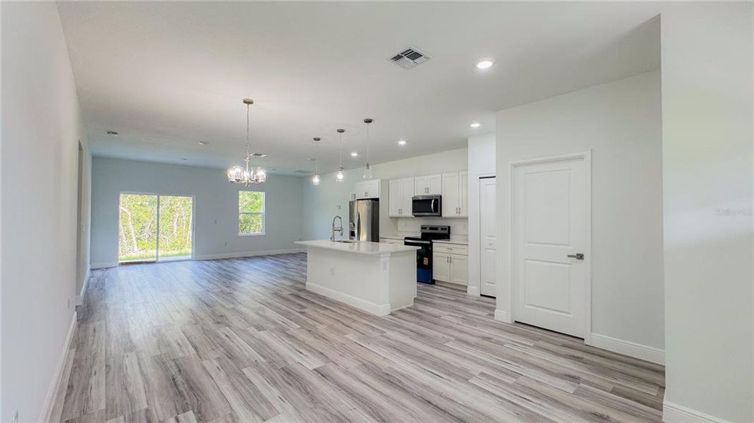 Spacious, unfurnished interior of a new home in , Ocala (Image 10).