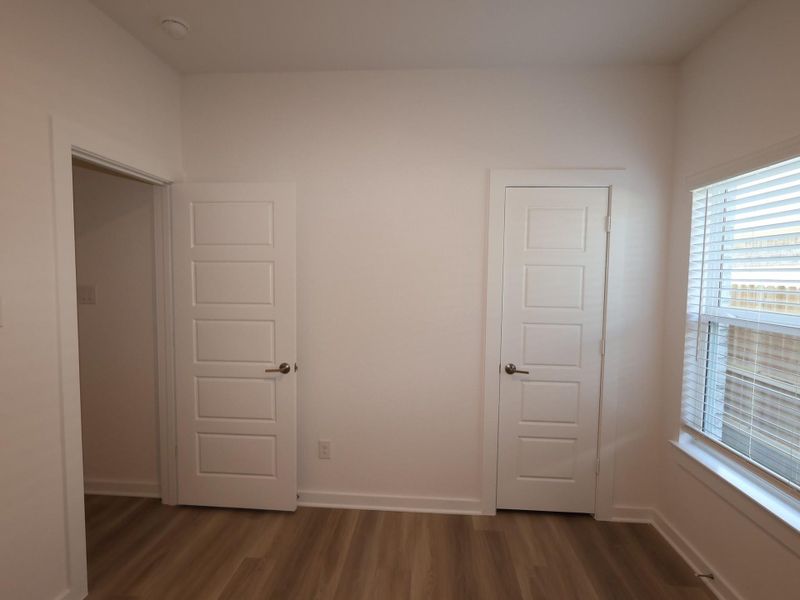 Spacious, unfurnished interior of a new home in Miller's Pond, Rosenberg (Image 16).