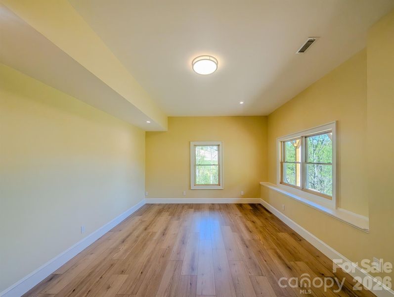 Spacious, unfurnished interior of a new home in , Burnsville (Image 27).