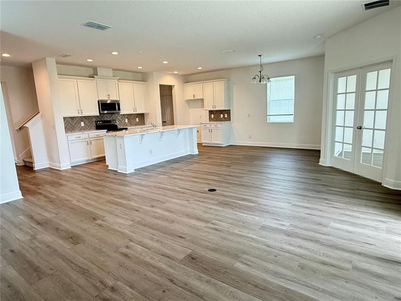 Spacious, unfurnished interior of a new home in Ridgeview, Clermont (Image 8).