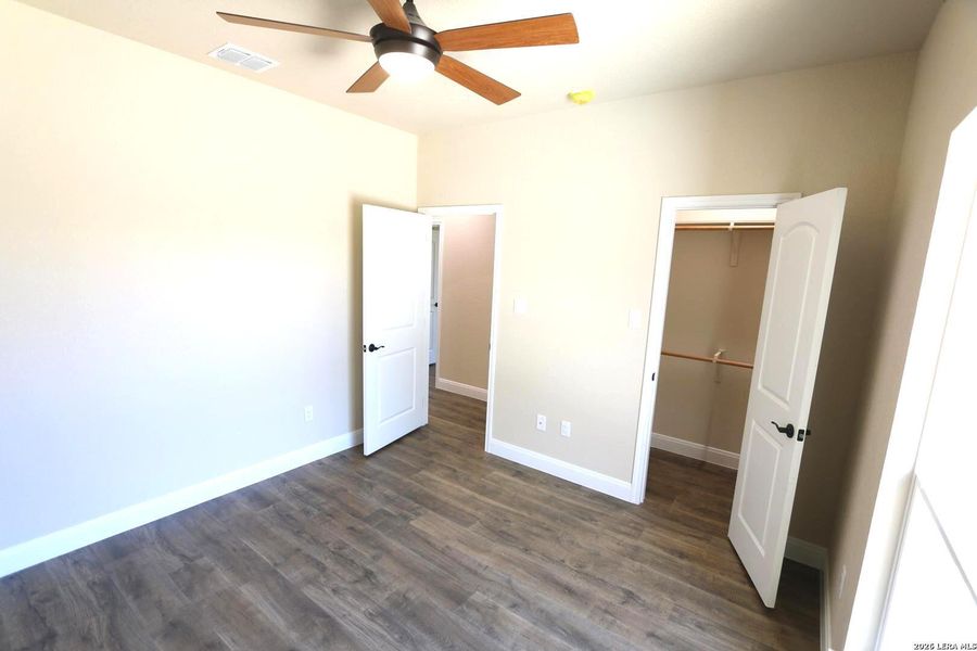 Spacious, unfurnished interior of a new home in , Floresville (Image 36).