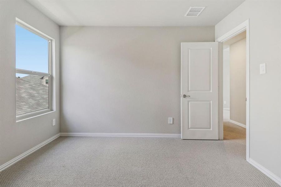 Spacious, unfurnished interior of a new home in Westmoor, Sherman (Image 22).