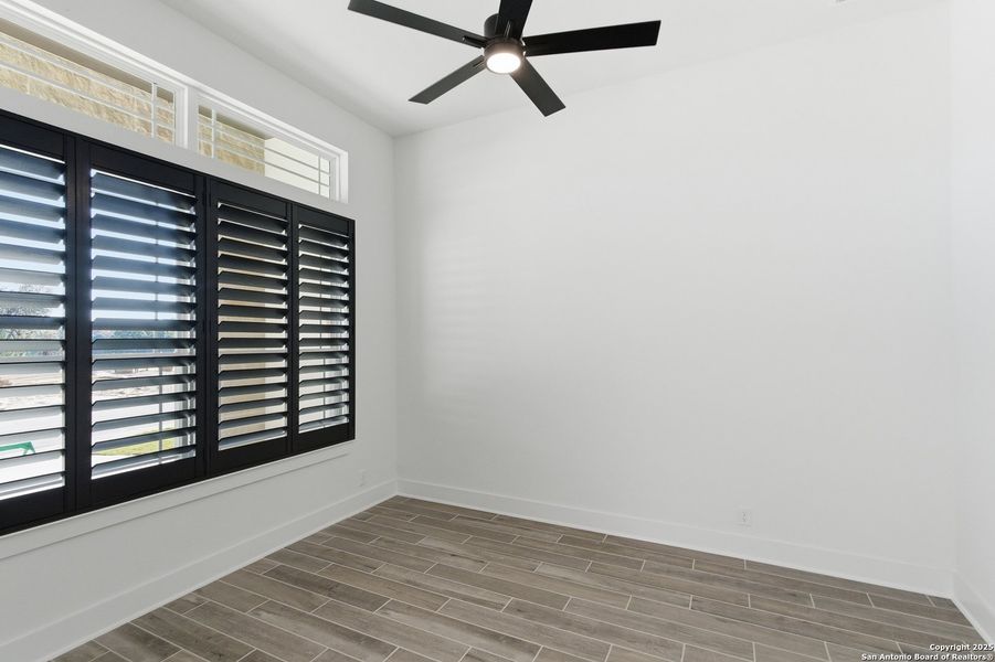 Spacious, unfurnished interior of a new home in Caliza Reserve, Boerne (Image 36).