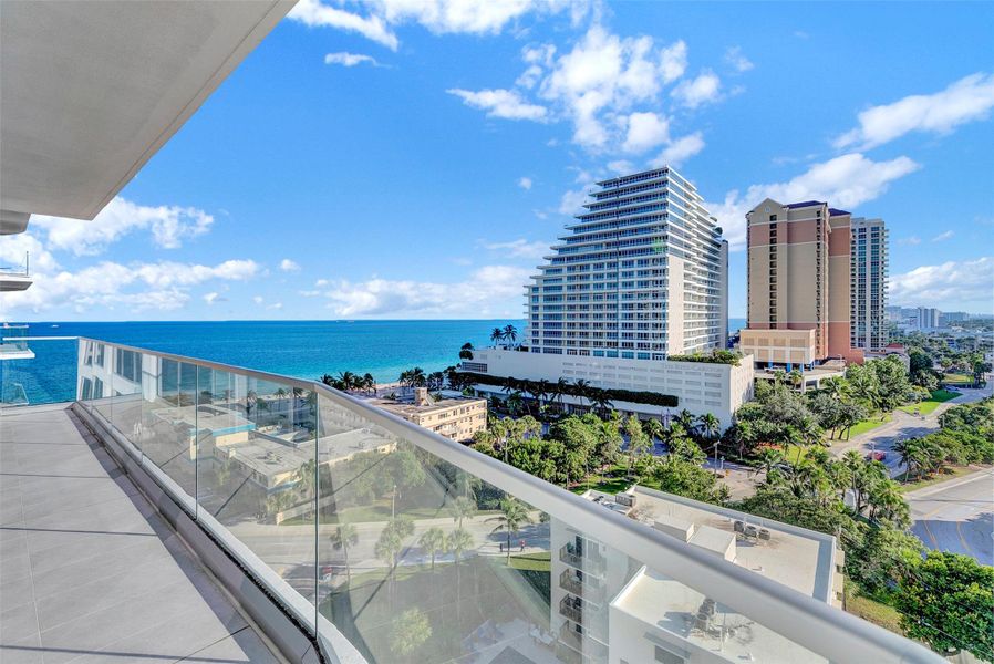Condo located in Fort Lauderdale, FL showcasing its design and architecture (Image 33).