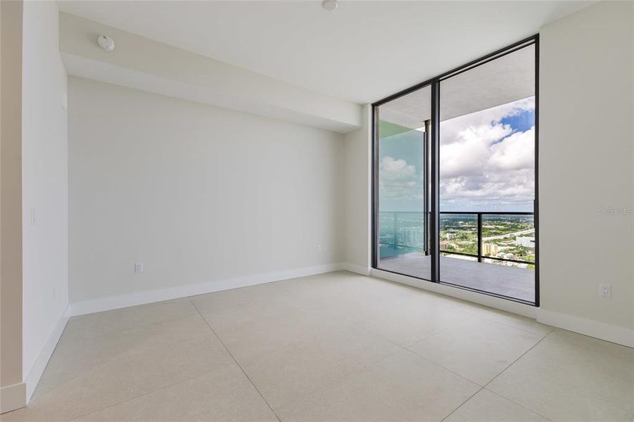 Spacious, unfurnished interior of a new home in , St. Petersburg (Image 23).