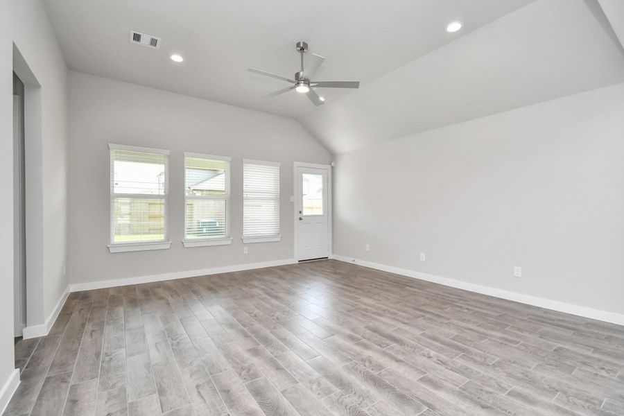 Representation photo. Actual colors and selections may vary.